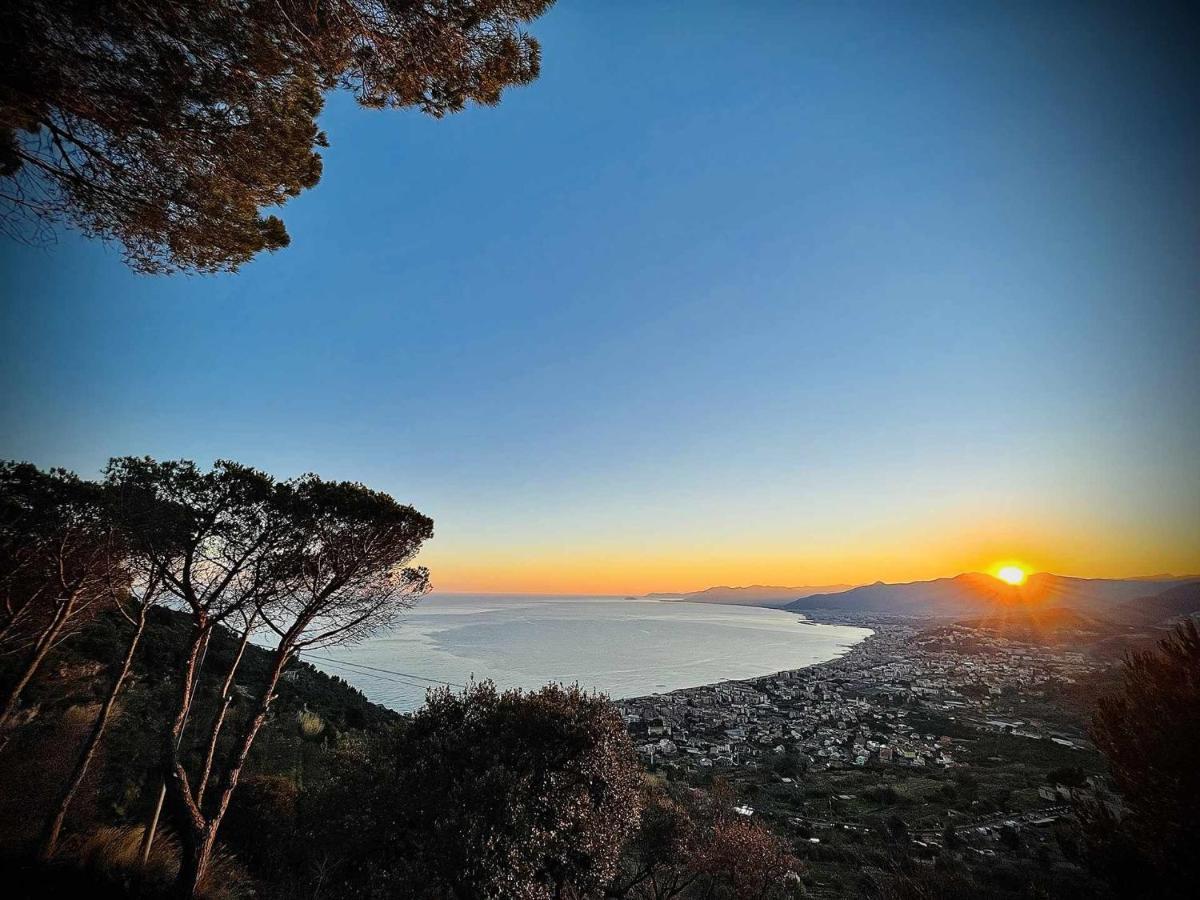 Cipriani 5 Rivieraholiday Pietra Ligure Buitenkant foto