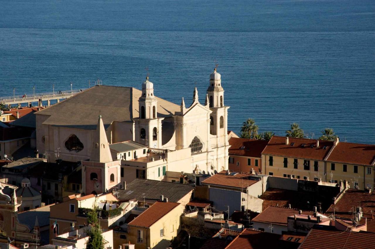 Cipriani 5 Rivieraholiday Pietra Ligure Buitenkant foto