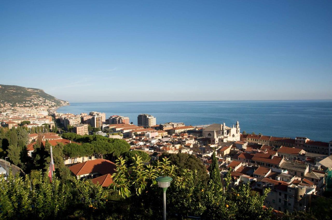 Cipriani 5 Rivieraholiday Pietra Ligure Buitenkant foto